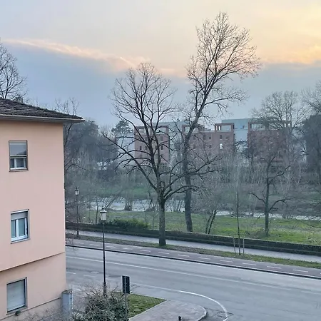 Casa Sul Fiume Lejlighed Parma